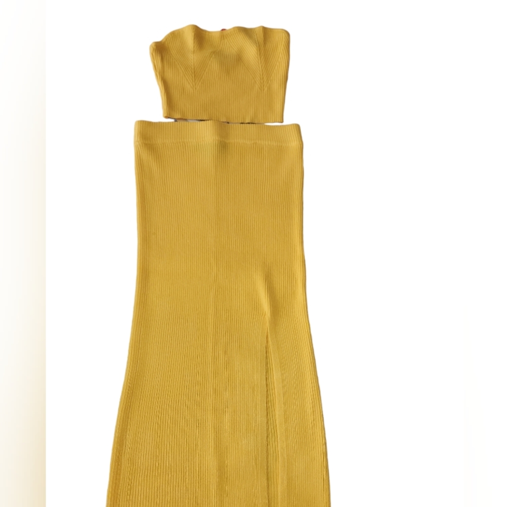 NEW WITH TAGS YELLOW TWO PIECE SET 💛